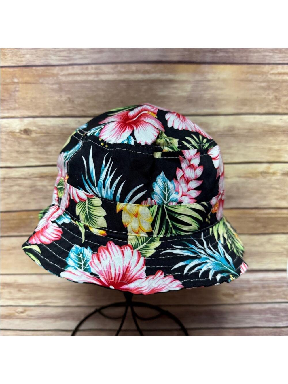 ROST, Hawaiian Floral Black Bucket Hat. Size S/M. In excellent condition!